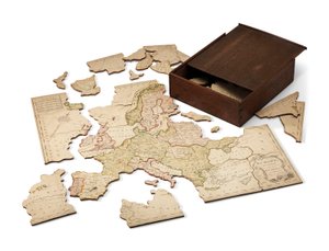 A Europa dividida em seus reinos, c.1766 (folha gravada colorida à mão montada em madeira)