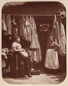 Uma Loja de Roupa Antiga, Sete Marcadores de John Thomson