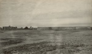 Forte, presumivelmente o Forte Mosselstein do VOC em Band-e Charak perto de Bandar-e Lengeh no Irão de John Thomson
