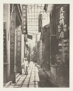 Physic Street, Canton, c. 1868. de John Thomson