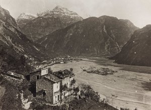 Álbum "Meine weltkriegs - Erinnerungen South-West Front (Caríntia, Itália, Tirol do Sul) (My world war - memories of the South-Western Front in Carinthia, Italy, Trentino-Alto Adige) 31/03/1915-12/11/1918 - Josef Zohles Wien ": vista de Chiusaforte (p/b ph de Josef Zohles