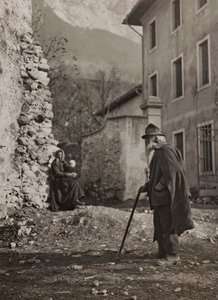 Álbum "Meine weltkriegs - Erinnerungen South-West Front (Caríntia, Itália, Tirol do Sul) (My world war - memories of the South-Western Front in Carinthia, Italy, Trentino-Alto Adige) 31/03/1915-12/11/1918 - Josef Zohles Wien ": velho em uma estrada de camp de Josef Zohles