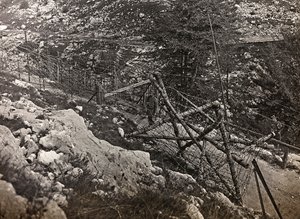 Álbum "Meine weltkriegs - Erinnerungen South-West Front (Caríntia, Itália, Tirol do Sul) (My world war - memories of the South-Western Front in Carinthia, Italy, Trentino-Alto Adige) 31/03/1915-12/11/1918 - Josef Zohles Wien ": arame farpado (foto a p/b) de Josef Zohles