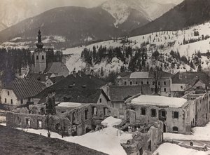 Álbum "Meine weltkriegs - Erinnerungen South-West Front (Caríntia, Itália, Tirol do Sul) (My world war - memories of the South-Western Front in Carinthia, Italy, Trentino-Alto Adige) 31/03/1915-12/11/1918 - Josef Zohles Wien ": escombros em Tarvisio (p/b p de Josef Zohles
