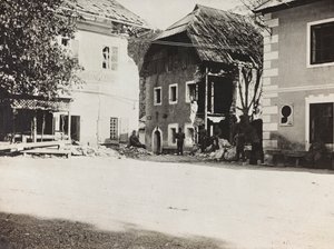 Álbum "Meine weltkriegs - Erinnerungen South-West Front (Caríntia, Itália, Tirol do Sul) (My world war - memories of the South-Western Front in Carinthia, Italy, Trentino-Alto Adige) 31/03/1915-12/11/1918 - Josef Zohles Wien ": quadrado com escombros (p/b  de Josef Zohles