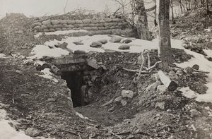 Álbum "Meine weltkriegs - Erinnerungen South-West Front (Caríntia, Itália, Tirol do Sul) (My world war - memories of the South-Western Front in Carinthia, Italy, Trentino-Alto Adige) 31/03/1915-12/11/1918 - Josef Zohles Wien ": bunker militar (foto a p/b) de Josef Zohles