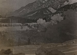 Álbum "Meine weltkriegs - Erinnerungen South-West Front (Caríntia, Itália, Tirol do Sul) (My world war - memories of the South-Western Front in Carinthia, Italy, Trentino-Alto Adige) 31/03/1915-12/11/1918 - Josef Zohles Wien ": bombardeios (foto a p/b) de Josef Zohles