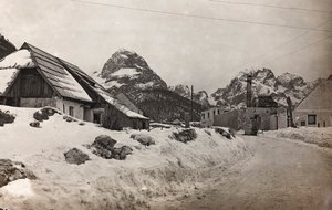 Álbum "Meine weltkriegs - Erinnerungen South-West Front (Caríntia, Itália, Tirol do Sul) (My world war - memories of the South-Western Front in Carinthia, Italy, Trentino-Alto Adige) 31/03/1915-12/11/1918 - Josef Zohles Wien ": vista da Cave del Predil (b/ de Josef Zohles