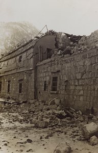 Álbum "Meine weltkriegs - Erinnerungen South-West Front (Caríntia, Itália, Tirol do Sul) (My world war - memories of the South-Western Front in Carinthia, Italy, Trentino-Alto Adige) 31/03/1915-12/11/1918 - Josef Zohles Wien ": escombros de uma fábrica (p/ de Josef Zohles