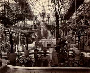 O Palácio de Cristal em Londres: interior do transepto norte, c.1870 (foto a p/b)