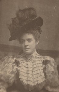 Mulher, c. 1900.