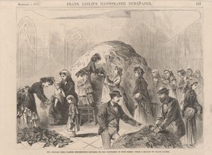 The Chicago Fire: senhoras distribuindo roupas para pessoas de ambos os sexos, ilustração de Frank Leslies Illustrated Newspaper, 1871 de Joseph after Becker