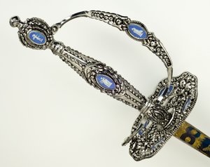 Detalhe de uma espada pequena, c.1790 (aço facetado, polido, azulado e dourado com utensílios de ferro e Jasper)