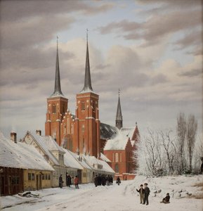 Rua em Roskilde. Ao fundo a Catedral