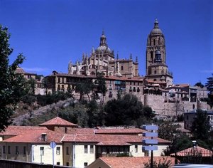 Vista da catedral do sul, 1525-77 de Juan and Rodrigo Gil de Hontanon