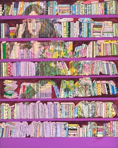 Mulher com estante de livros colorida de Jukyong Park