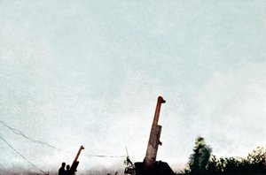 Armas antiaéreas em ação: desde 21 de fevereiro 25 aeronaves e um dragão de balão foram abatidas pelas baterias, Verdun, setembro de 1916 (autocrômico) de Jules Gervais-Courtellemont