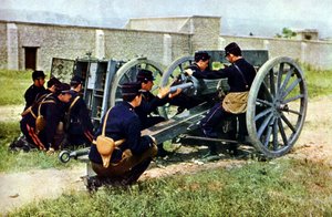 Soldados franceses com um morteiro em ação durante a Batalha do Marne, a leste de Paris, em setembro de 1914 (autocrômico) de Jules Gervais Courtellemont