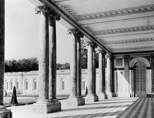 Vista do peristilo e da ala esquerda do Grand Trianon, 1687-88