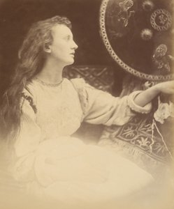 Elaine o lírio - empregada doméstica de Astolat, 1874. de Julia Margaret Cameron