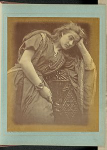 "Mariana - Ela disse que eu estou muito assustada, gostaria de estar morta" de Julia Margaret Cameron