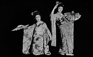 Dançarina Kimi-chiyo: quase todas as festas ao estilo japonês em Tóquio, c1900, 1921