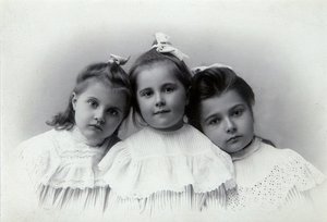 Retrato de crianças, Baku, Azerbaijão, 1909. de Julian Stanislavovich Zelinsky