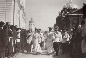 A família real russa visitando o Mosteiro de Sarov, Rússia, 1903