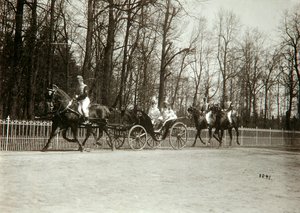 O czar Nicolau II e a czarina Alexandra Fyodorovna da Rússia em uma carruagem, início do século XX