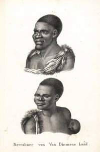 Nativos da Tasmânia, Terra de Van Diemen. Grou Aagara, homem com escarificação no peito e capa de pele de animal, e Arra-Maida, mulher com uma criança às costas num papoose de canguru. Os nativos da Tasmânia foram exterminados pelos colonizadores. Copiado  de Karl Joseph Brodtmann