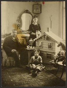 Alexander Kuprin [famoso escritor russo] com a sua família