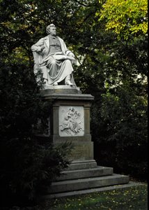 Monumento em homenagem ao compositor austríaco Franz Peter Schubert (1797-1828). Escultura de Karl Kundmann (1838-1919) 1872. Viena, Stadtpark, Áustria de Karl Kundmann