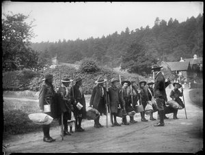 Holmbury St Mary, Shere, Guildford, Surrey, 23/05/1912 (foto a p/b) de Katherine Jean Macfee