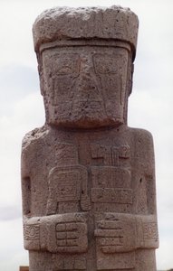Monólito de Ponce em Kalasasay, a zona do templo do sítio pré-colombiano, construído entre os séculos VIII e X d.C. (foto) (ver também 138751) de Katie Attenborough