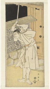 Actor Otani Oniji com a espada erguida, de pé junto ao portão; à noite.
