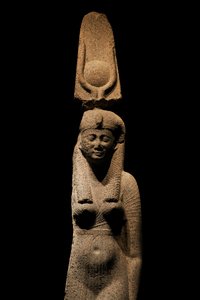 Cleópatra; A procura da última rainha do Egipto; Catálogo da exposição; página 107; Cleópatra..., 2011 (foto) de Kenneth Garrett