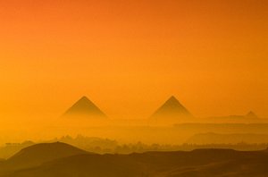 Egipto; Antigo Reino; Planalto de Gizé; Pirâmides de Gizé; Khufu; Khafre; Menkaure de Kenneth Garrett