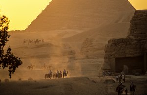 Antigo Reino do Egipto; paisagens das pirâmides de Gizé; Gizé; Egipto de Kenneth Garrett