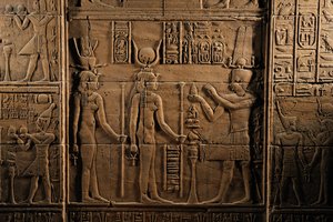 Últimos Faraós MM7836, Egipto, Templo de Philae, Assuão, Ptolemaico, Templo de Ísis, Ptolomeu I..., 2011 (foto) de Kenneth Garrett