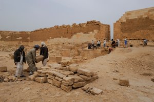 Últimos Faraós MM7836, Egipto, Taposiris Magna, Templo, Kathleen Martinez, Osíris, Isi..., 2011 (foto) de Kenneth Garrett