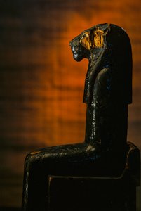 Estátua da Deusa Leonina, Amenhotep II; Deusa Leonina; KV 35; Madeira, 2009 (foto) de Kenneth Garrett