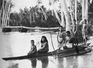 Uma canoa samoana com canoa e seus ocupantes, 1902 de Kerry and Co