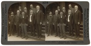"Booker T. Washington e convidados ilustres, Instituto Tuskegee, Alabama", abril de 1906 (fotografia) de Keystone View Company