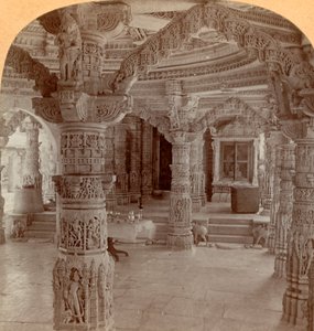 Interior, Templo de Dilwara, Monte Abu, Índia, 1901. de Keystone View Company
