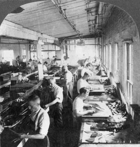 Trabalhadores, corte, couro, sapatos, fábrica, Lynn, Massachusetts, EUA, século XX