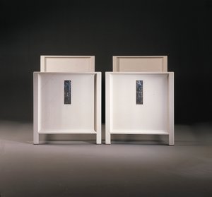 Um par de camas de solteiro Wiener Werkstatte, c.1904 (madeira pintada) de Koloman Moser