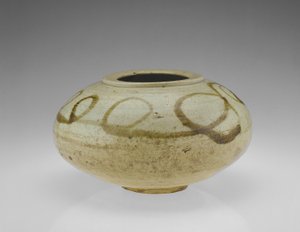 Jarra com desenho de dragão, província de Hwanghaedo, período Choson, segunda metade do século XVII (porcelana com decoração de ferro sob esmalte transparente)