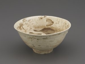 Tigela de chá (koraijawan), segunda metade do século 16 (porcelana com esmalte transparente, reparos de laca dourada)
