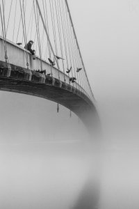 Homem na Ponte Misty de Krunoslav Nevistic