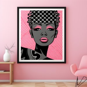 Obra de arte de uma mulher negra numa moldura de madeira cor-de-rosa, proclamando que ela é forte 4